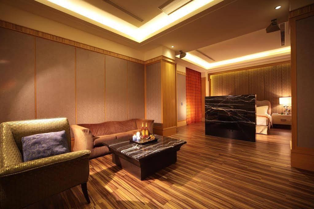 Wehome Motel Tainan Zewnętrze zdjęcie